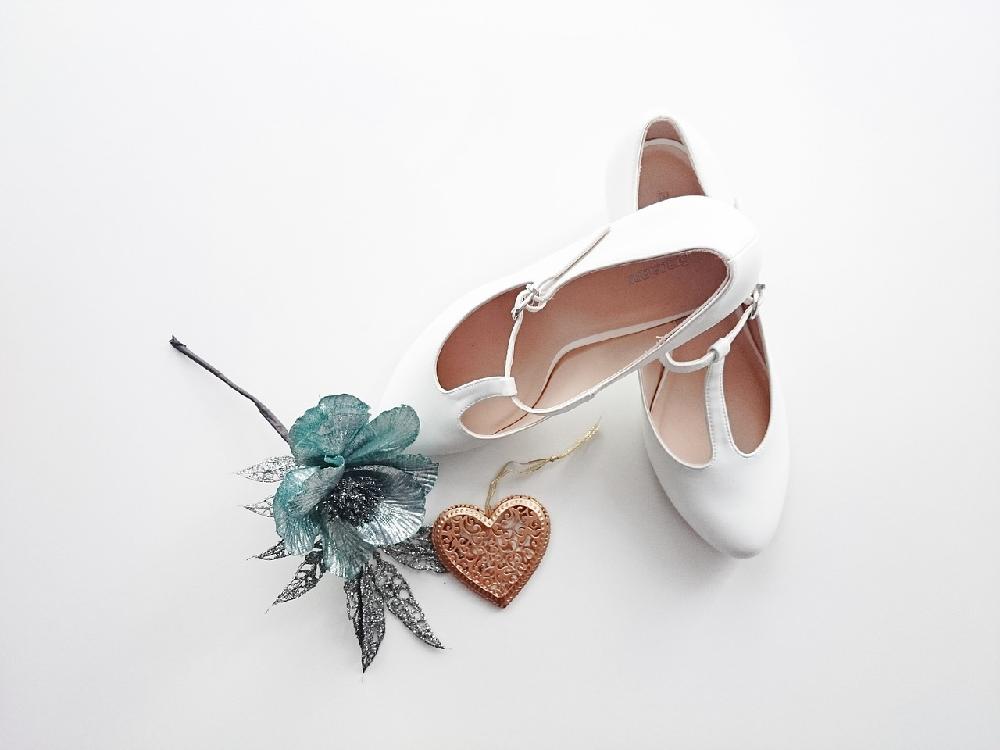 Elegancja i wygoda, czyli jak wybrać idealne buty na swój ślub i wesele?